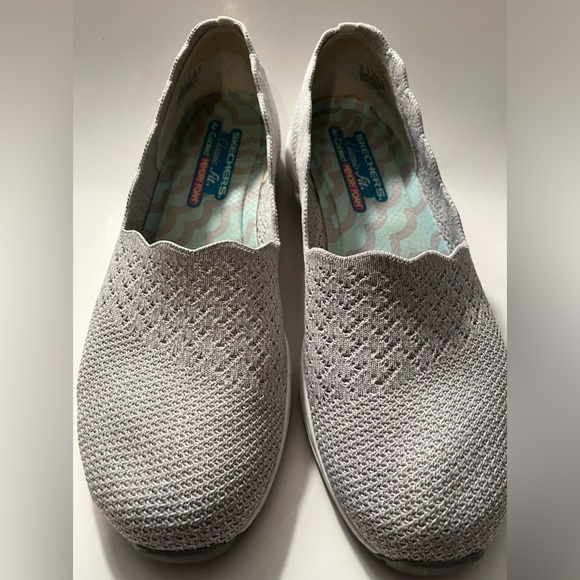 Skechers Lt. Grey Scalloped Edge Slip On Size 11 - Picture 1 of 5